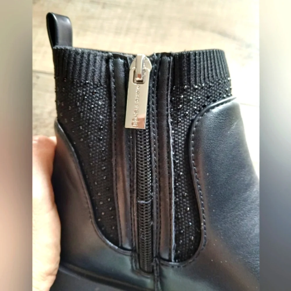NWOT Marc Fisher Big Girls Heidi Platform Outsole Chelsea Boots Size 5